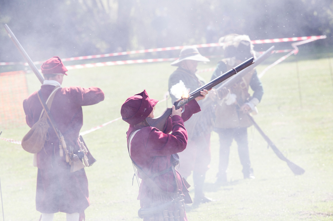 Battle, Of, Southam, 2013, re enactment, owl, market, hill, photographer, photography, pictures, musket, gun, fire, smoke